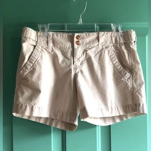 Old Navy light tan chino shorts, Women’s size 6.